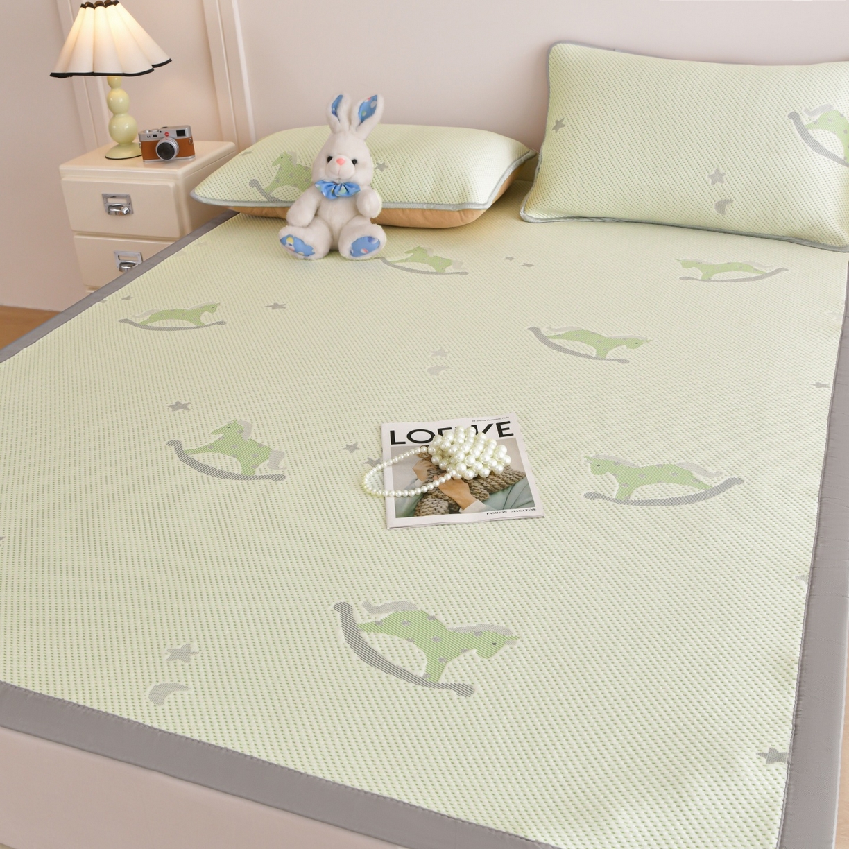 91家纺网 家纺一手货源 找家纺 金艾草 2026新款PE冰豆豆席凉感凉席单件席子平铺款 凉豆豆凉席-小马绿