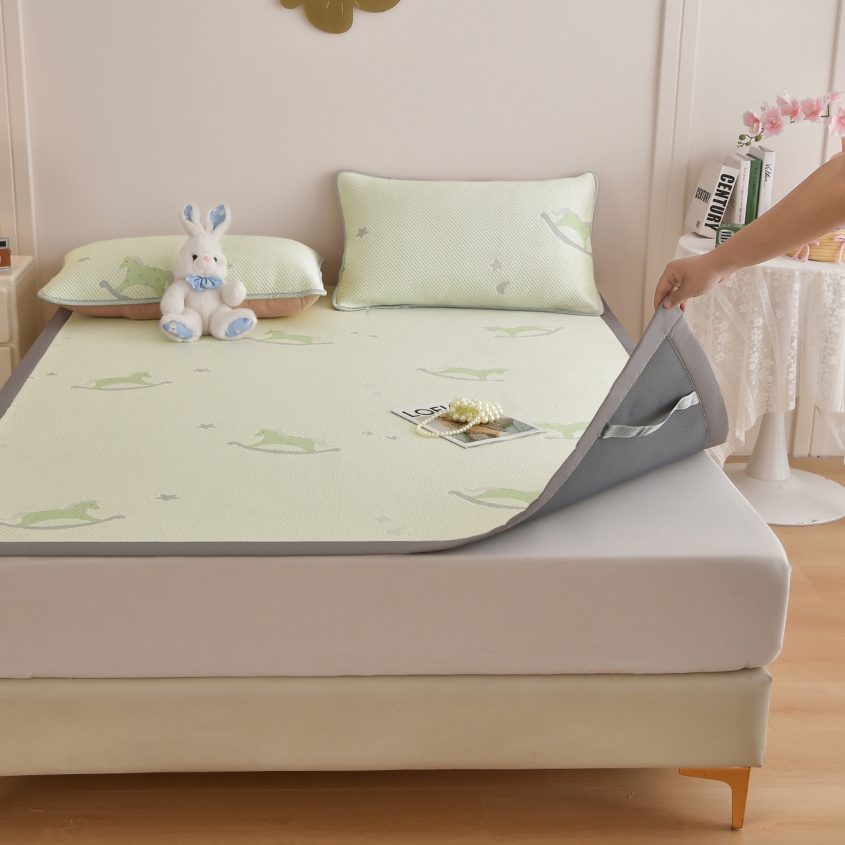 91家纺网 家纺一手货源 找家纺 金艾草 2026新款PE冰豆豆席凉感凉席单件席子平铺款 凉豆豆凉席-小马绿