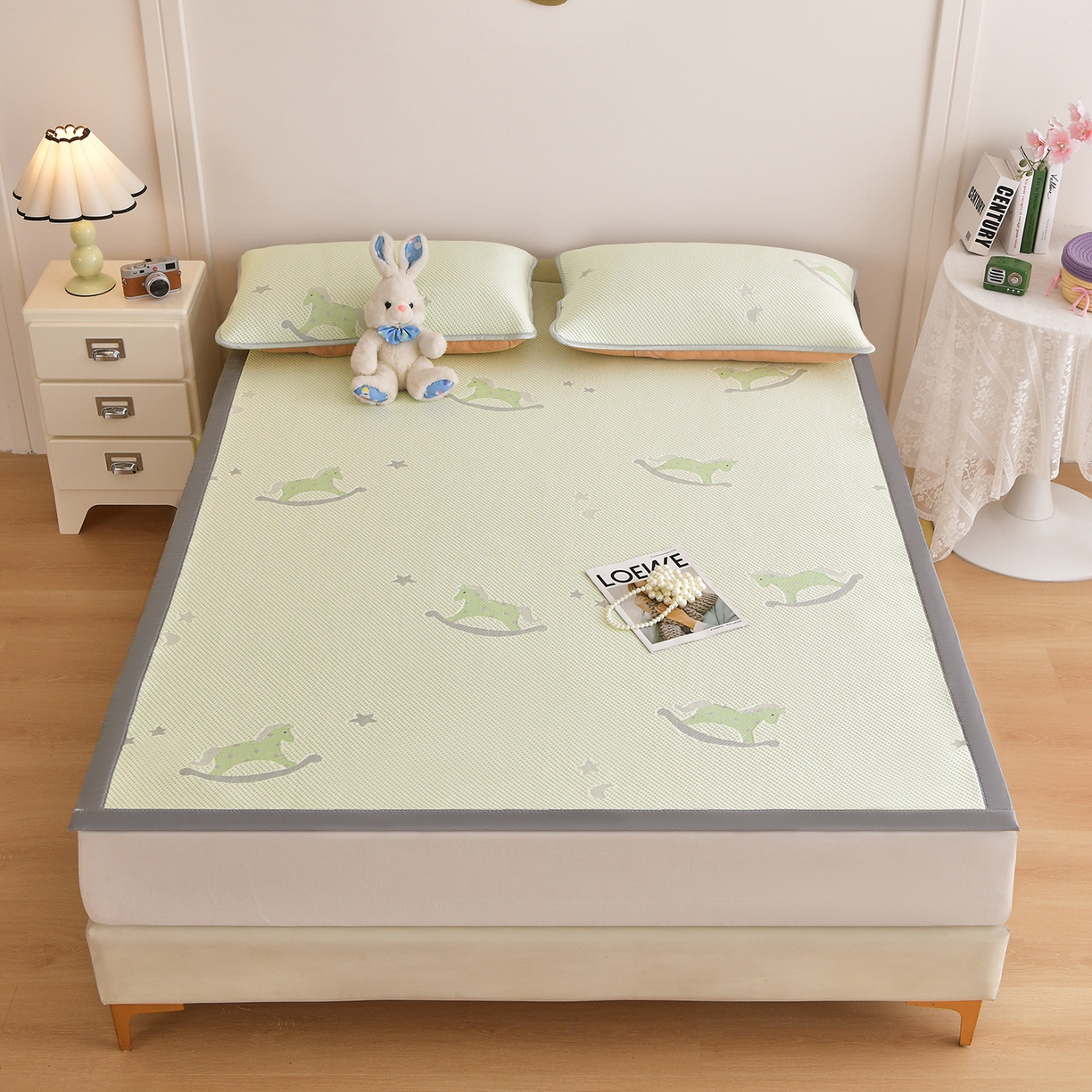 91家纺网 家纺一手货源 找家纺 金艾草 2026新款PE冰豆豆席凉感凉席单件席子平铺款 凉豆豆凉席-小马绿