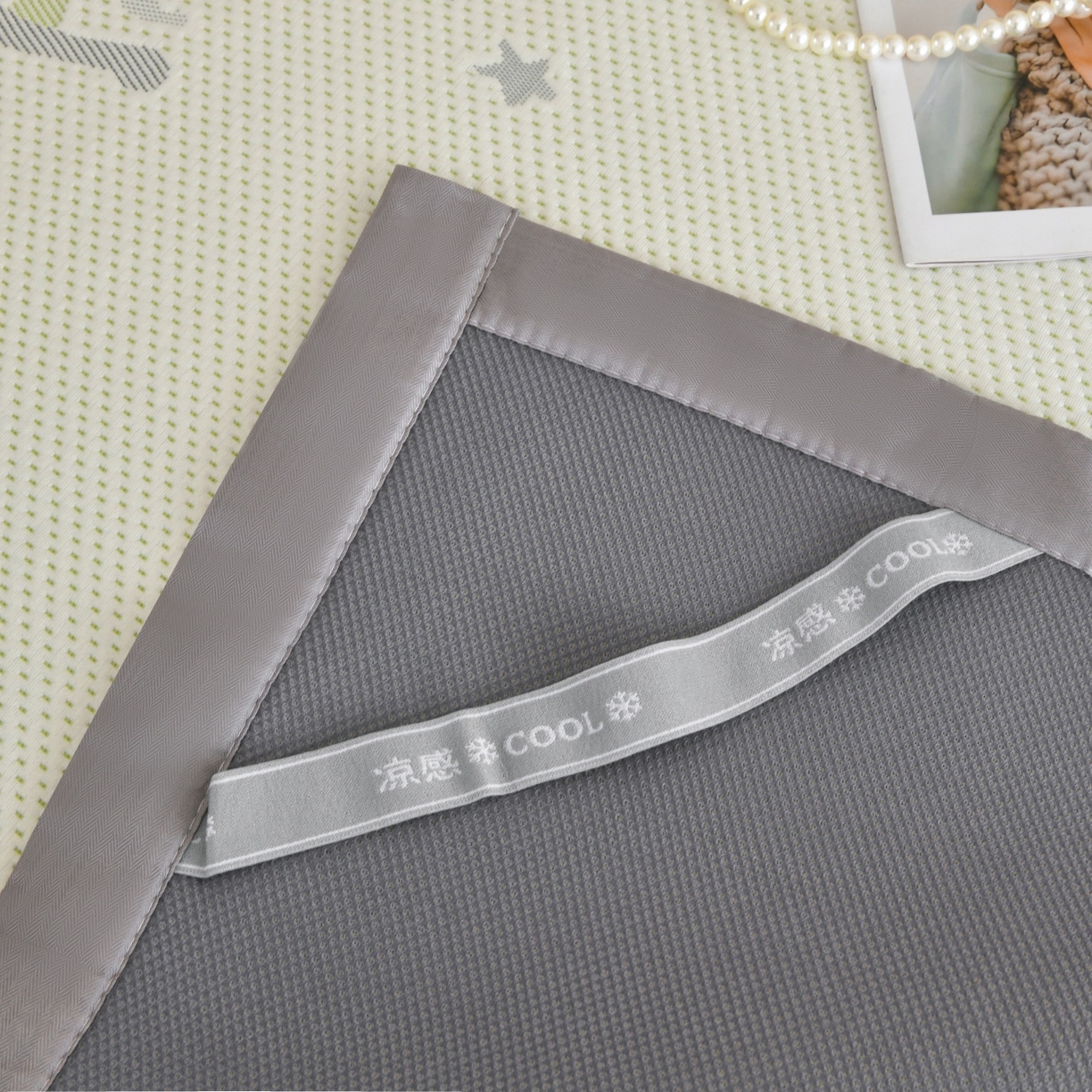 91家纺网 家纺一手货源 找家纺 金艾草 2026新款PE冰豆豆席凉感凉席单件席子平铺款 凉豆豆凉席-小马绿