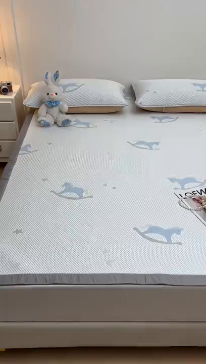 91家纺网 家纺一手货源 找家纺 金艾草 2026新款PE冰豆豆席凉感凉席单件席子平铺款 凉豆豆凉席-小马蓝