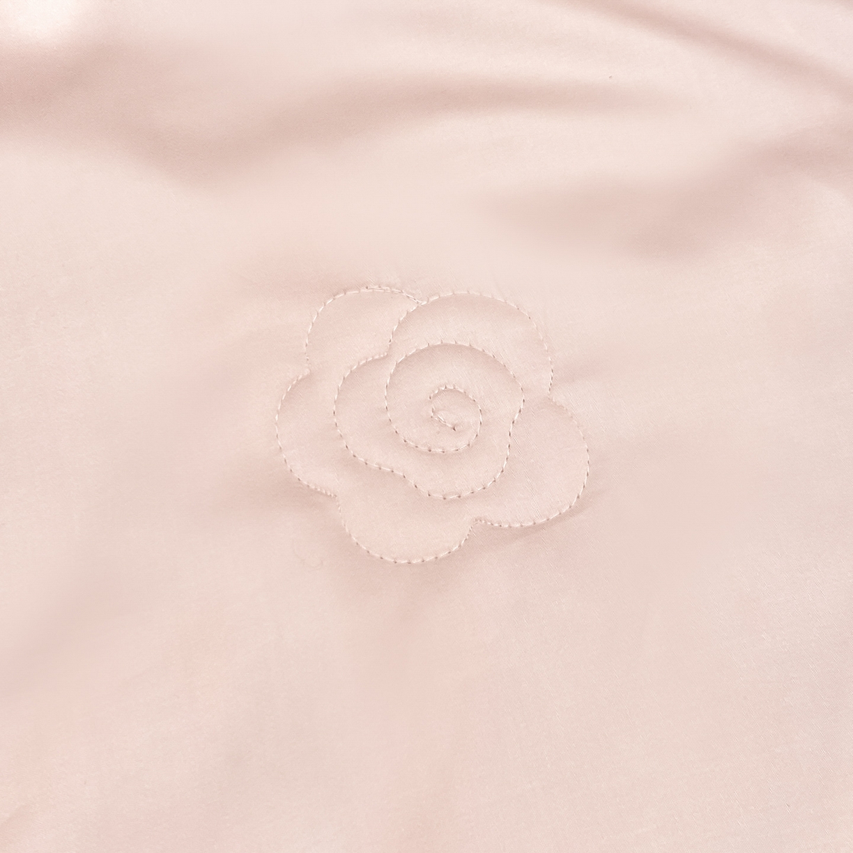 91家纺网 家纺一手货源 找家纺 （总）新方向 2026刺绣A类20%蚕丝天丝棉夏被四件套 65%60s兰精天丝 35%100支长绒棉--纷飞