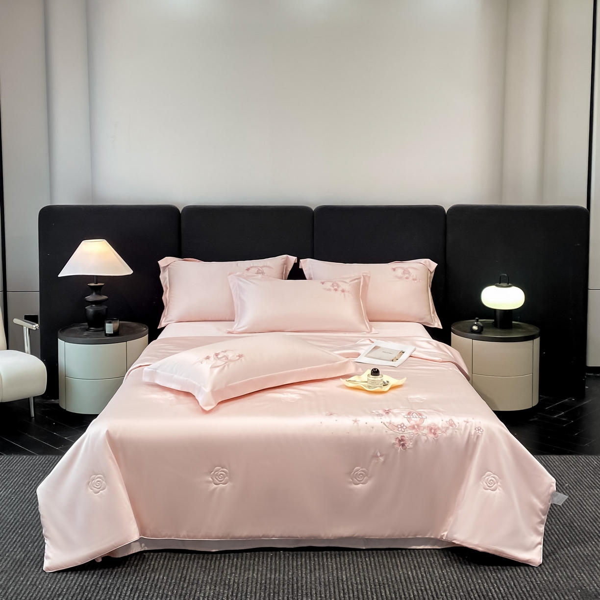 91家纺网 家纺一手货源 找家纺 （总）新方向 2026刺绣A类20%蚕丝天丝棉夏被四件套 65%60s兰精天丝 35%100支长绒棉--纷飞