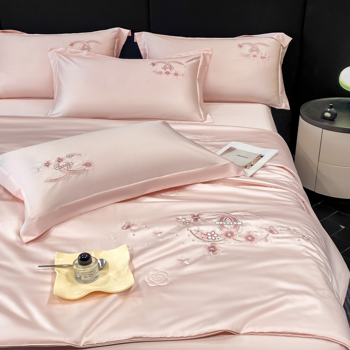 91家纺网 家纺一手货源 找家纺 新方向 2026春夏新款刺绣A类20%蚕丝天丝棉夏凉被空调被夏被四件套-纷飞 纷飞-山茶粉