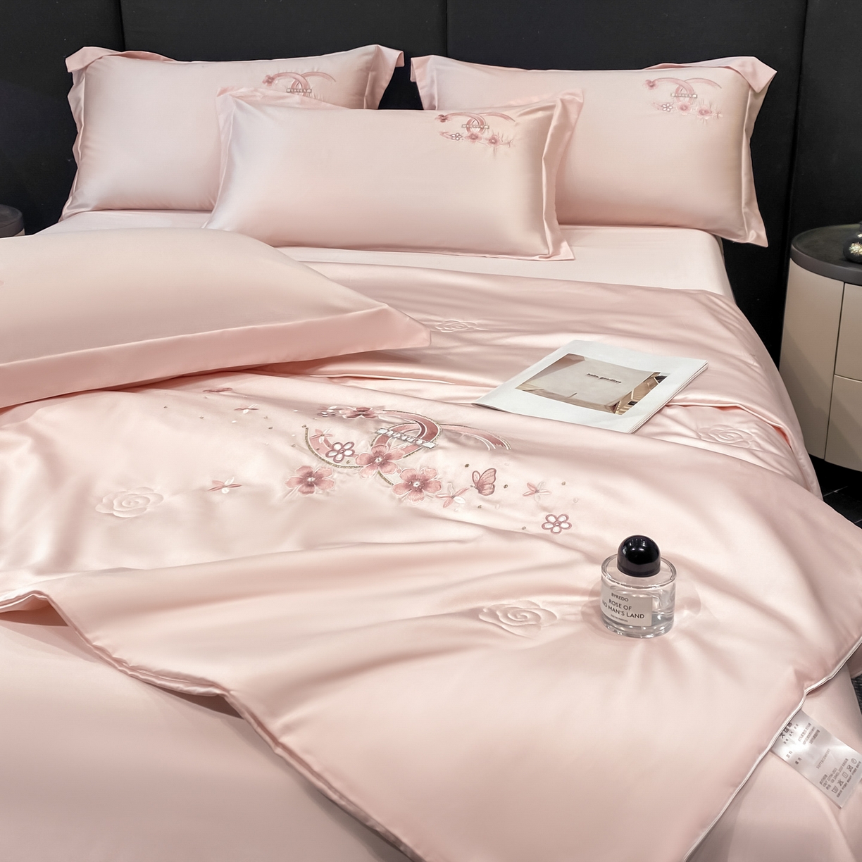 91家纺网 家纺一手货源 找家纺 新方向 2026春夏新款刺绣A类20%蚕丝天丝棉夏凉被空调被夏被四件套-纷飞 纷飞-山茶粉