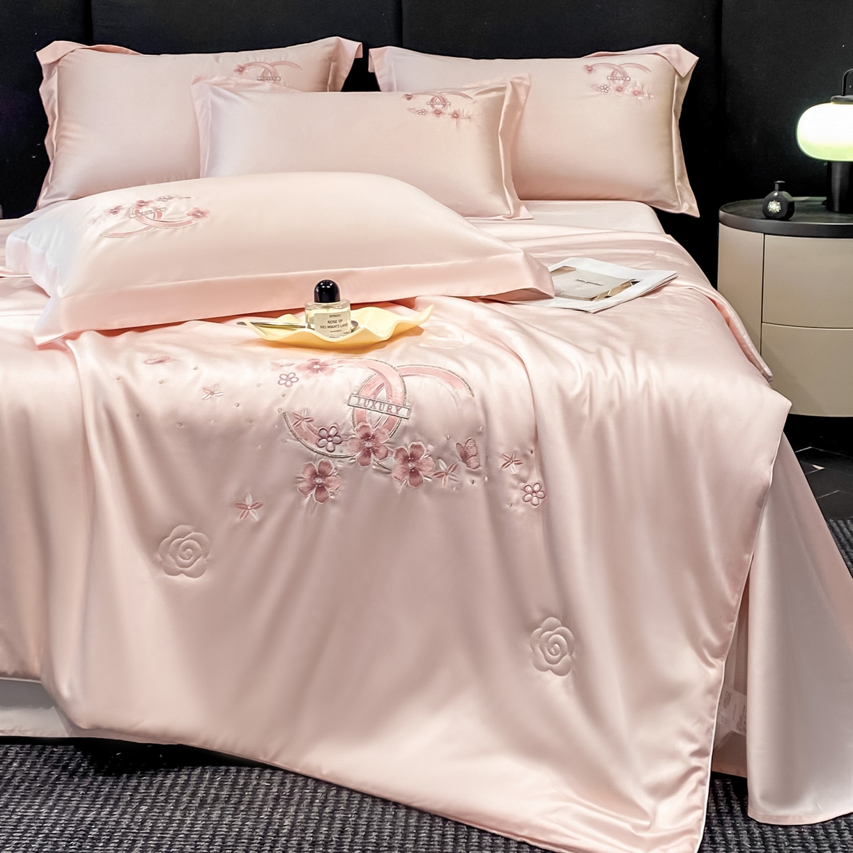 91家纺网 家纺一手货源 找家纺 新方向 2026春夏新款刺绣A类20%蚕丝天丝棉夏凉被空调被夏被四件套-纷飞 纷飞-山茶粉