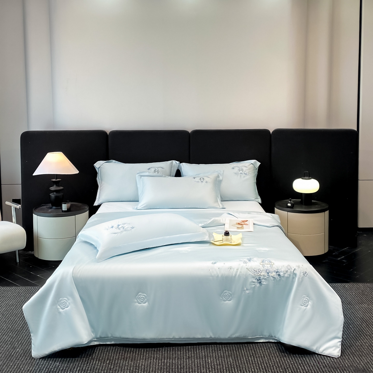 91家纺网 家纺一手货源 找家纺 新方向 2026春夏新款刺绣A类20%蚕丝天丝棉夏凉被空调被夏被四件套-纷飞 纷飞-微光蓝