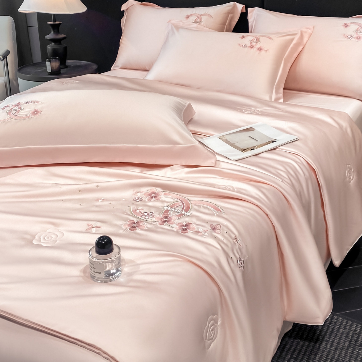 新方向 2026春夏新款刺绣A类20%蚕丝天丝棉夏凉被空调被夏被四件套-纷飞 纷飞-山茶粉