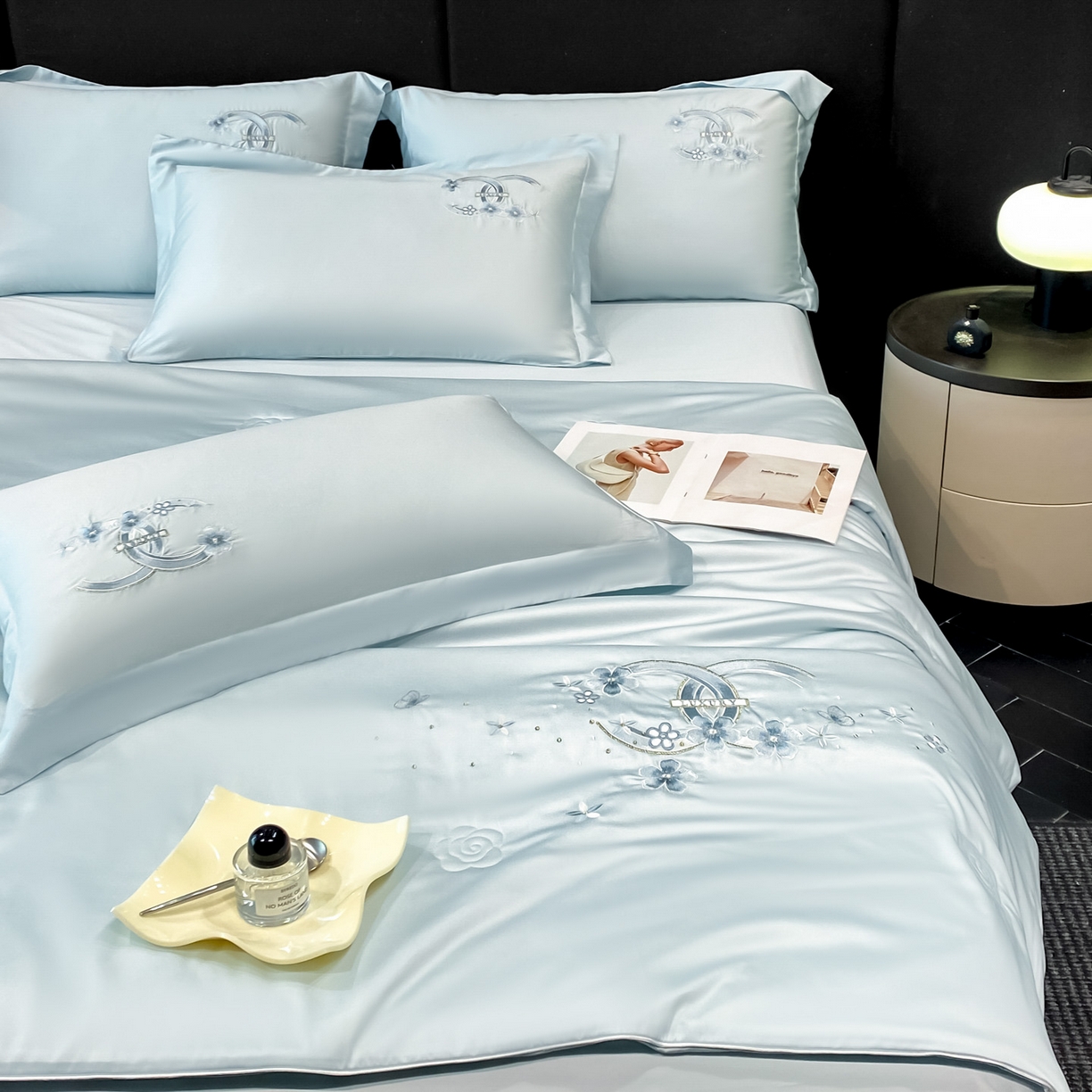 91家纺网 家纺一手货源 找家纺 新方向 2026春夏新款刺绣A类20%蚕丝天丝棉夏凉被空调被夏被四件套-纷飞 纷飞-微光蓝