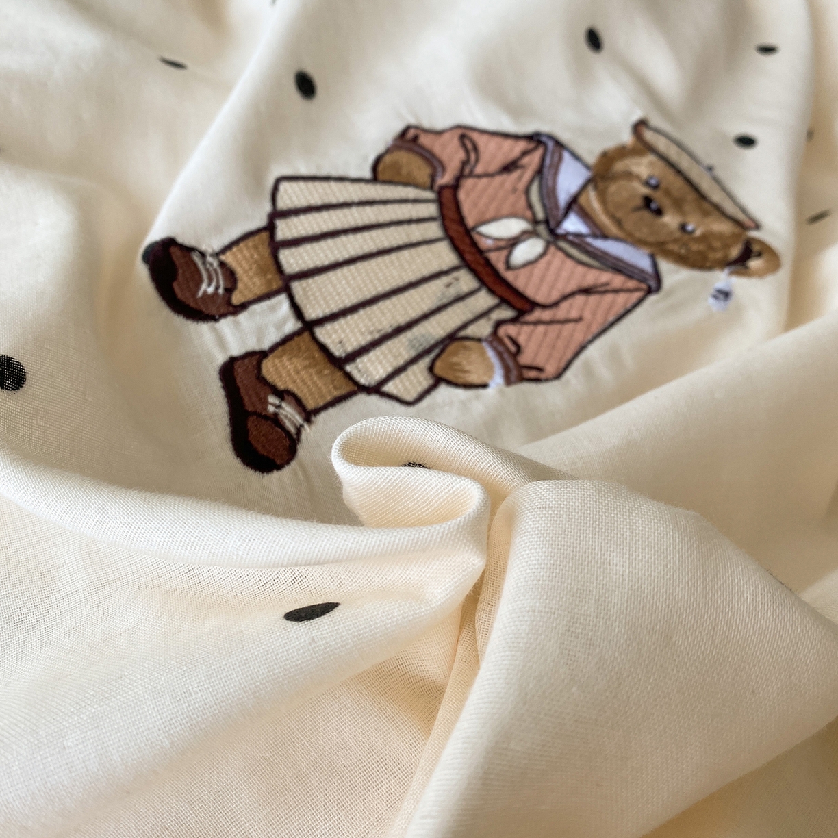 91家纺网 家纺一手货源 找家纺 尚品本色 2026新款全棉纯棉双层纱印花刺绣四件套 赫本