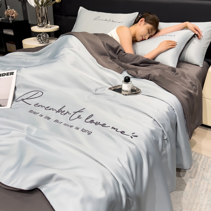 91家纺网 家纺一手货源 找家纺 云恋家纺 2026新款轻奢高级感水洗冰丝刺绣夏凉被凉感可裸睡空调被四件套学生薄款被-一生所爱系列 一生所爱-银灰+绅士灰