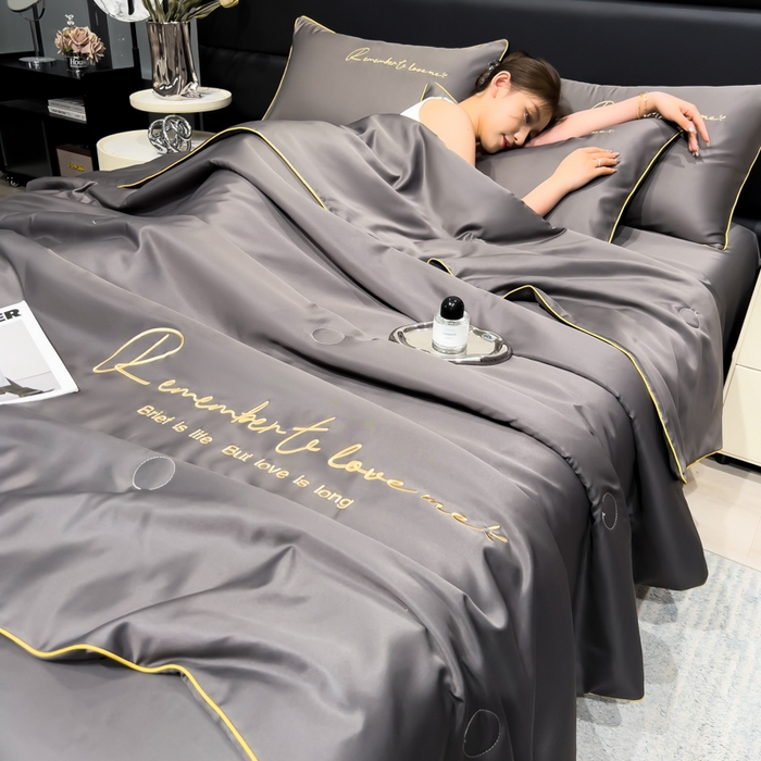 91家纺网 家纺一手货源 找家纺 云恋家纺 2026新款轻奢高级感水洗冰丝刺绣夏凉被凉感可裸睡空调被四件套学生薄款被-一生所爱系列 一生所爱-绅士灰