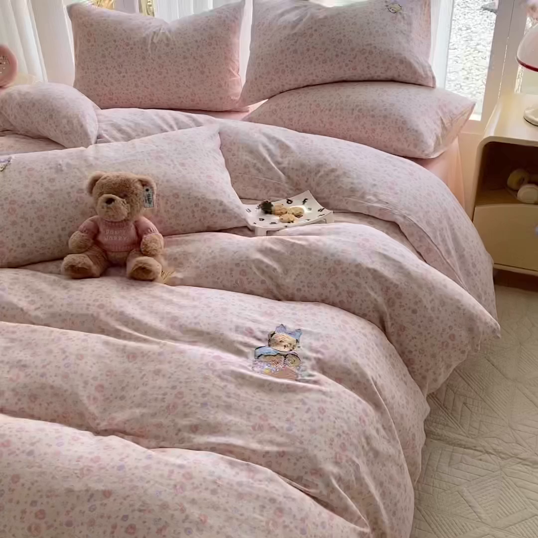 91家纺网 家纺一手货源 找家纺 尚品本色 2026新款全棉纯棉双层纱印花刺绣四件套 花镜花开