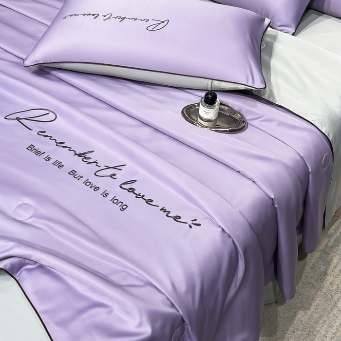 91家纺网 家纺一手货源 找家纺 云恋家纺 2026新款轻奢高级感水洗冰丝刺绣夏凉被凉感可裸睡空调被四件套学生薄款被-一生所爱系列 一生所爱-优雅紫+银灰