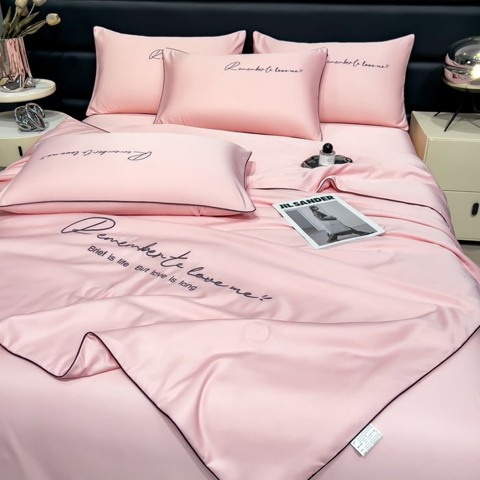 91家纺网 家纺一手货源 找家纺 云恋家纺 2026新款轻奢高级感水洗冰丝刺绣夏凉被凉感可裸睡空调被四件套学生薄款被-一生所爱系列 一生所爱-樱花粉