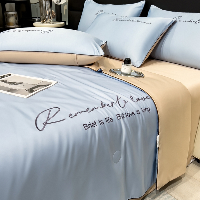 91家纺网 家纺一手货源 找家纺 云恋家纺 2026新款轻奢高级感水洗冰丝刺绣夏凉被凉感可裸睡空调被四件套学生薄款被-一生所爱系列 一生所爱-风铃蓝+香槟