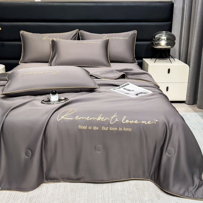 91家纺网 家纺一手货源 找家纺 云恋家纺 2026新款轻奢高级感水洗冰丝刺绣夏凉被凉感可裸睡空调被四件套学生薄款被-一生所爱系列 一生所爱-绅士灰