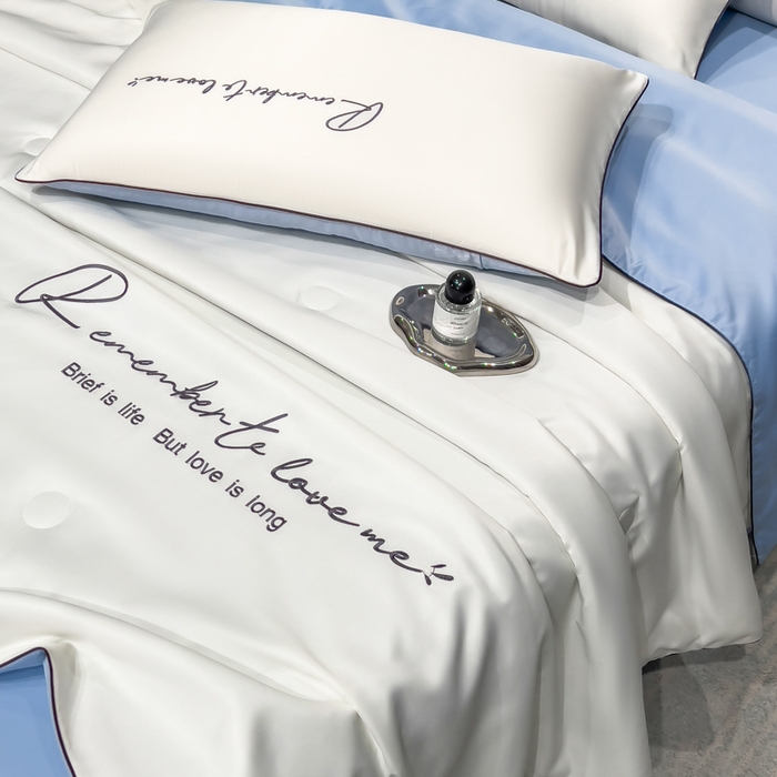 91家纺网 家纺一手货源 找家纺 云恋家纺 2026新款轻奢高级感水洗冰丝刺绣夏凉被凉感可裸睡空调被四件套学生薄款被-一生所爱系列 一生所爱-本白+风铃蓝