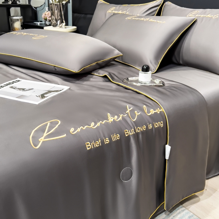 91家纺网 家纺一手货源 找家纺 云恋家纺 2026新款轻奢高级感水洗冰丝刺绣夏凉被凉感可裸睡空调被四件套学生薄款被-一生所爱系列 一生所爱-绅士灰