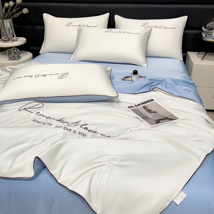 91家纺网 家纺一手货源 找家纺 云恋家纺 2026新款轻奢高级感水洗冰丝刺绣夏凉被凉感可裸睡空调被四件套学生薄款被-一生所爱系列 一生所爱-本白+风铃蓝