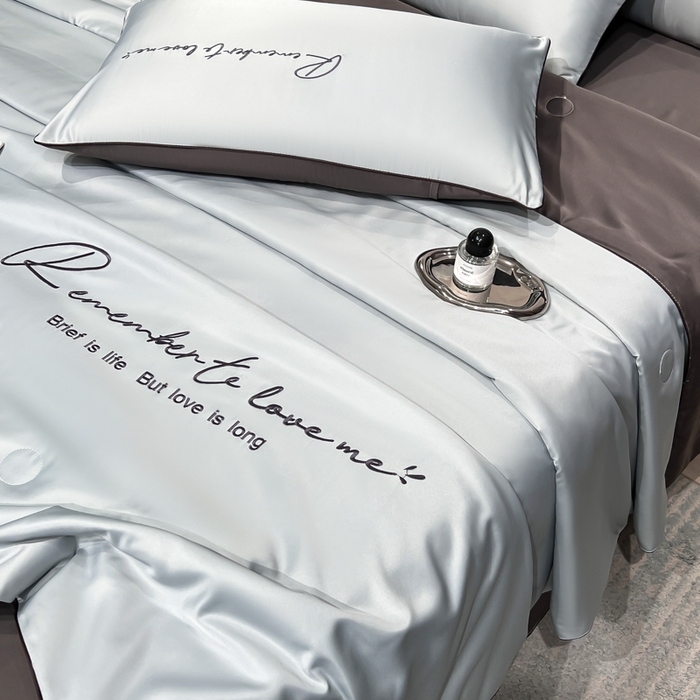 91家纺网 家纺一手货源 找家纺 云恋家纺 2026新款轻奢高级感水洗冰丝刺绣夏凉被凉感可裸睡空调被四件套学生薄款被-一生所爱系列 一生所爱-银灰+绅士灰