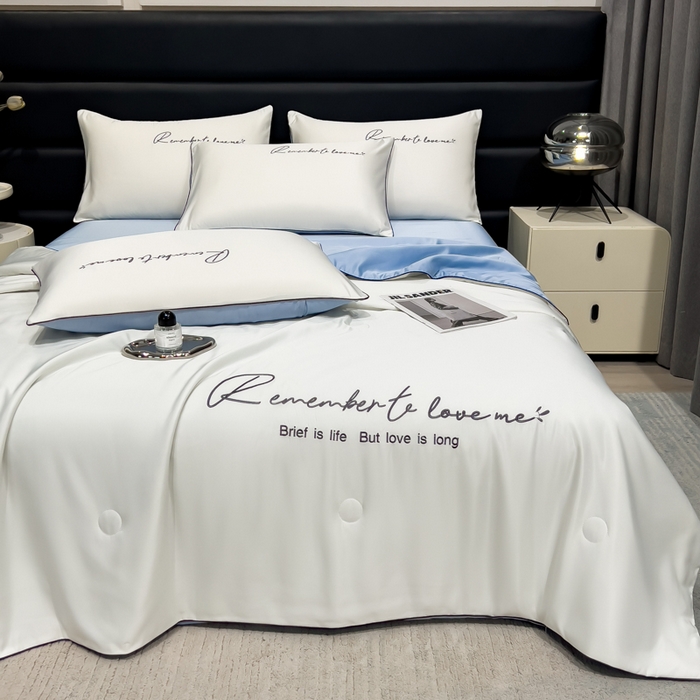 91家纺网 家纺一手货源 找家纺 云恋家纺 2026新款轻奢高级感水洗冰丝刺绣夏凉被凉感可裸睡空调被四件套学生薄款被-一生所爱系列 一生所爱-本白+风铃蓝