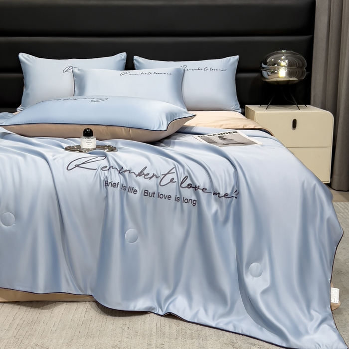 91家纺网 家纺一手货源 找家纺 云恋家纺 2026新款轻奢高级感水洗冰丝刺绣夏凉被凉感可裸睡空调被四件套学生薄款被-一生所爱系列 一生所爱-风铃蓝+香槟