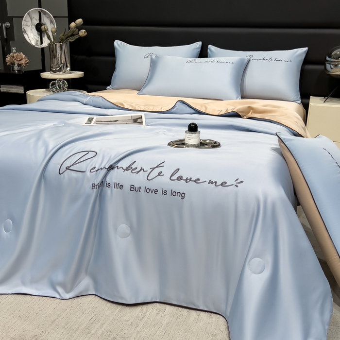 91家纺网 家纺一手货源 找家纺 云恋家纺 2026新款轻奢高级感水洗冰丝刺绣夏凉被凉感可裸睡空调被四件套学生薄款被-一生所爱系列 一生所爱-风铃蓝+香槟