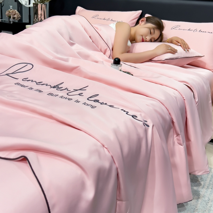 91家纺网 家纺一手货源 找家纺 云恋家纺 2026新款轻奢高级感水洗冰丝刺绣夏凉被凉感可裸睡空调被四件套学生薄款被-一生所爱系列 一生所爱-樱花粉