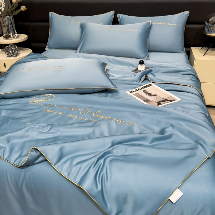 91家纺网 家纺一手货源 找家纺 云恋家纺 2026新款轻奢高级感水洗冰丝刺绣夏凉被凉感可裸睡空调被四件套学生薄款被-一生所爱系列 一生所爱-宾利蓝