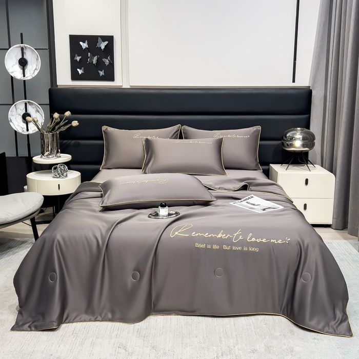 91家纺网 家纺一手货源 找家纺 云恋家纺 2026新款轻奢高级感水洗冰丝刺绣夏凉被凉感可裸睡空调被四件套学生薄款被-一生所爱系列 一生所爱-绅士灰