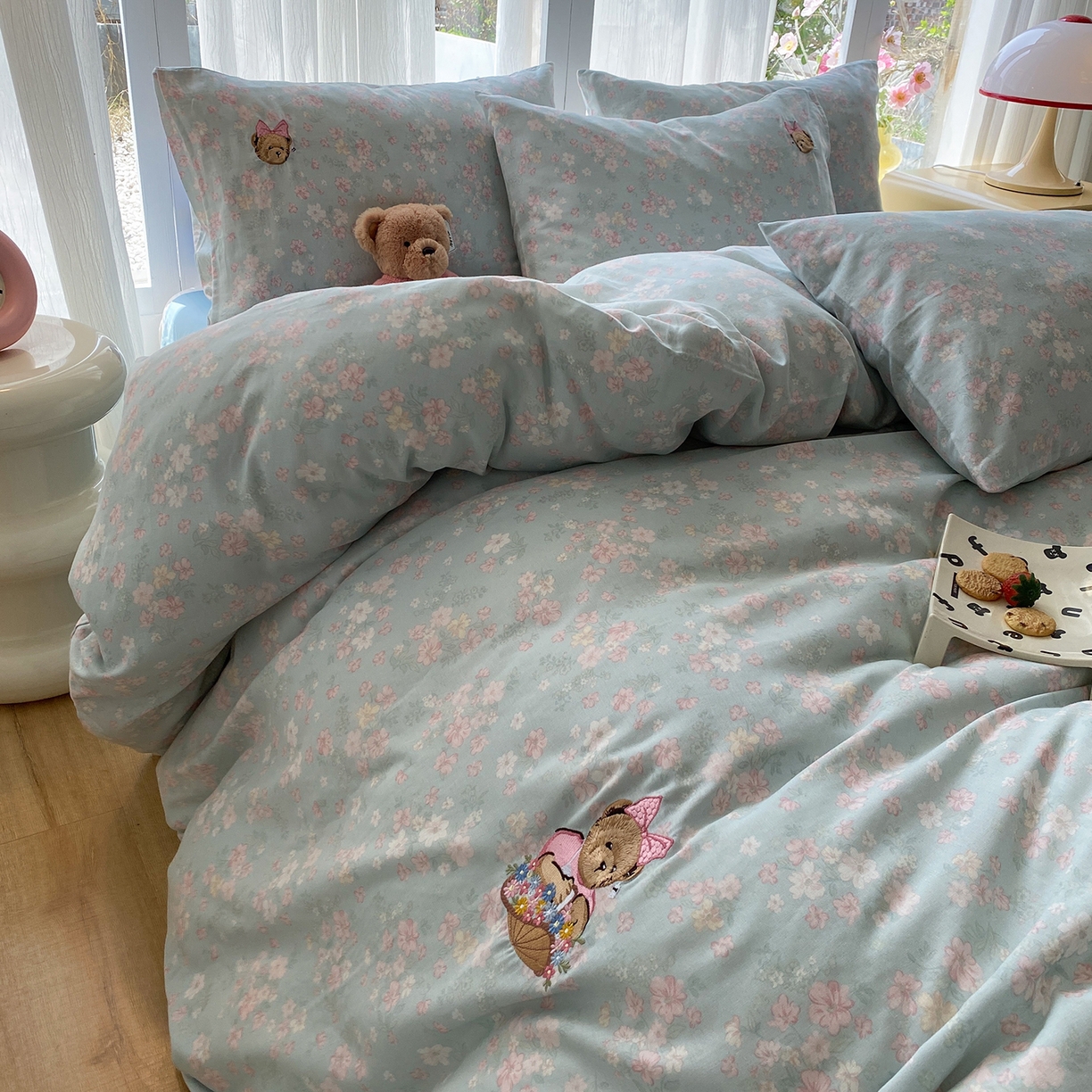 91家纺网 家纺一手货源 找家纺 尚品本色 2026新款全棉纯棉双层纱印花刺绣四件套 莱茵河畔