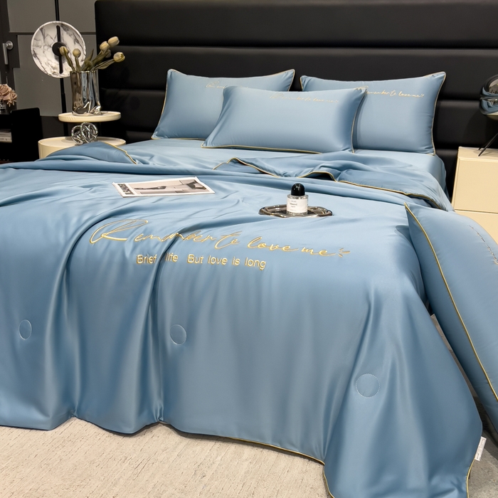 91家纺网 家纺一手货源 找家纺 云恋家纺 2026新款轻奢高级感水洗冰丝刺绣夏凉被凉感可裸睡空调被四件套学生薄款被-一生所爱系列 一生所爱-宾利蓝