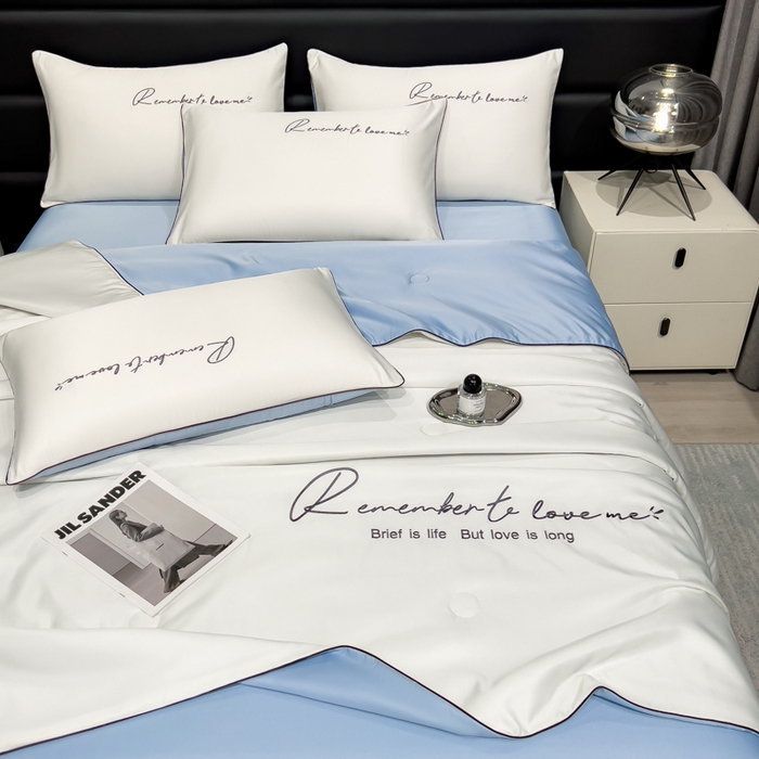 91家纺网 家纺一手货源 找家纺 云恋家纺 2026新款轻奢高级感水洗冰丝刺绣夏凉被凉感可裸睡空调被四件套学生薄款被-一生所爱系列 一生所爱-本白+风铃蓝