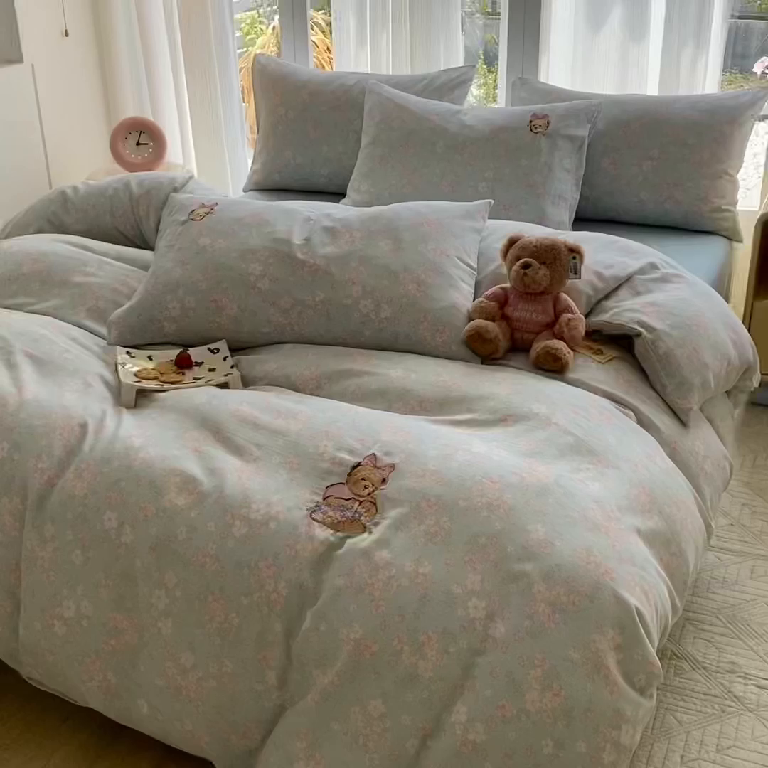 91家纺网 家纺一手货源 找家纺 尚品本色 2026新款全棉纯棉双层纱印花刺绣四件套 莱茵河畔
