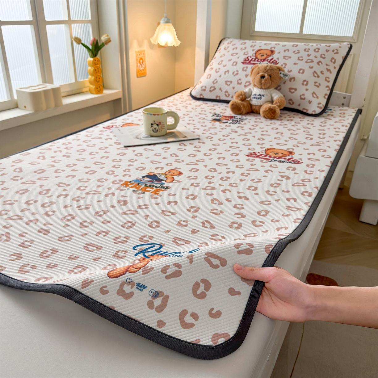 91家纺网 家纺一手货源 找家纺 慕木家纺 2026新款A类三明治复合冰丝席泰迪爱兰系列学生款（正版授权）（提供买家秀） 泰迪豹纹