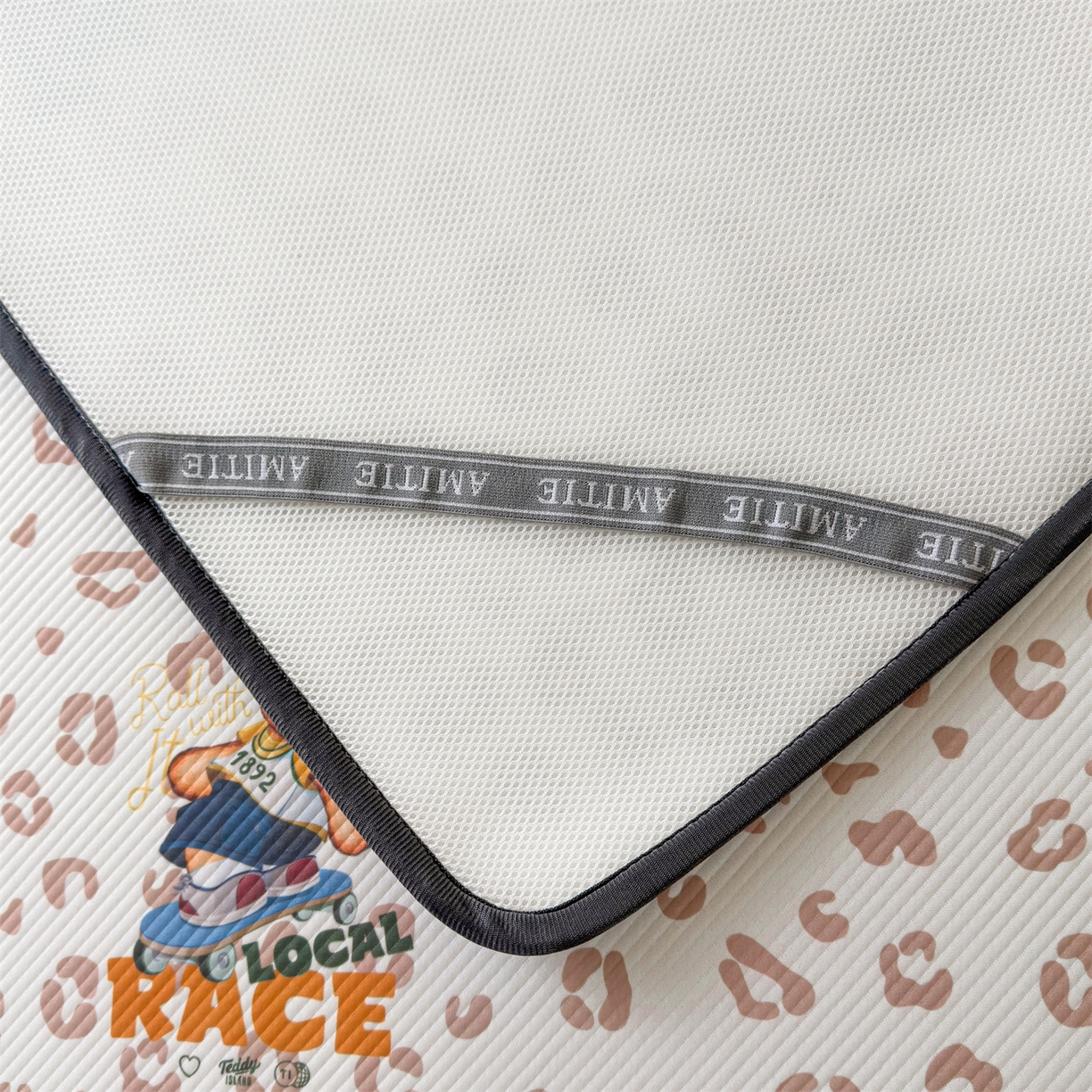 91家纺网 家纺一手货源 找家纺 慕木家纺 2026新款A类三明治复合冰丝席泰迪爱兰系列学生款（正版授权）（提供买家秀） 泰迪豹纹