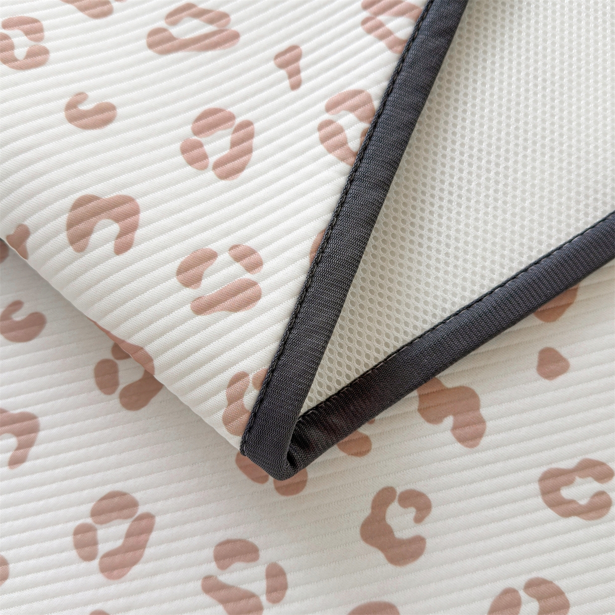 91家纺网 家纺一手货源 找家纺 慕木家纺 2026新款A类三明治复合冰丝席泰迪爱兰系列学生款（正版授权）（提供买家秀） 泰迪豹纹