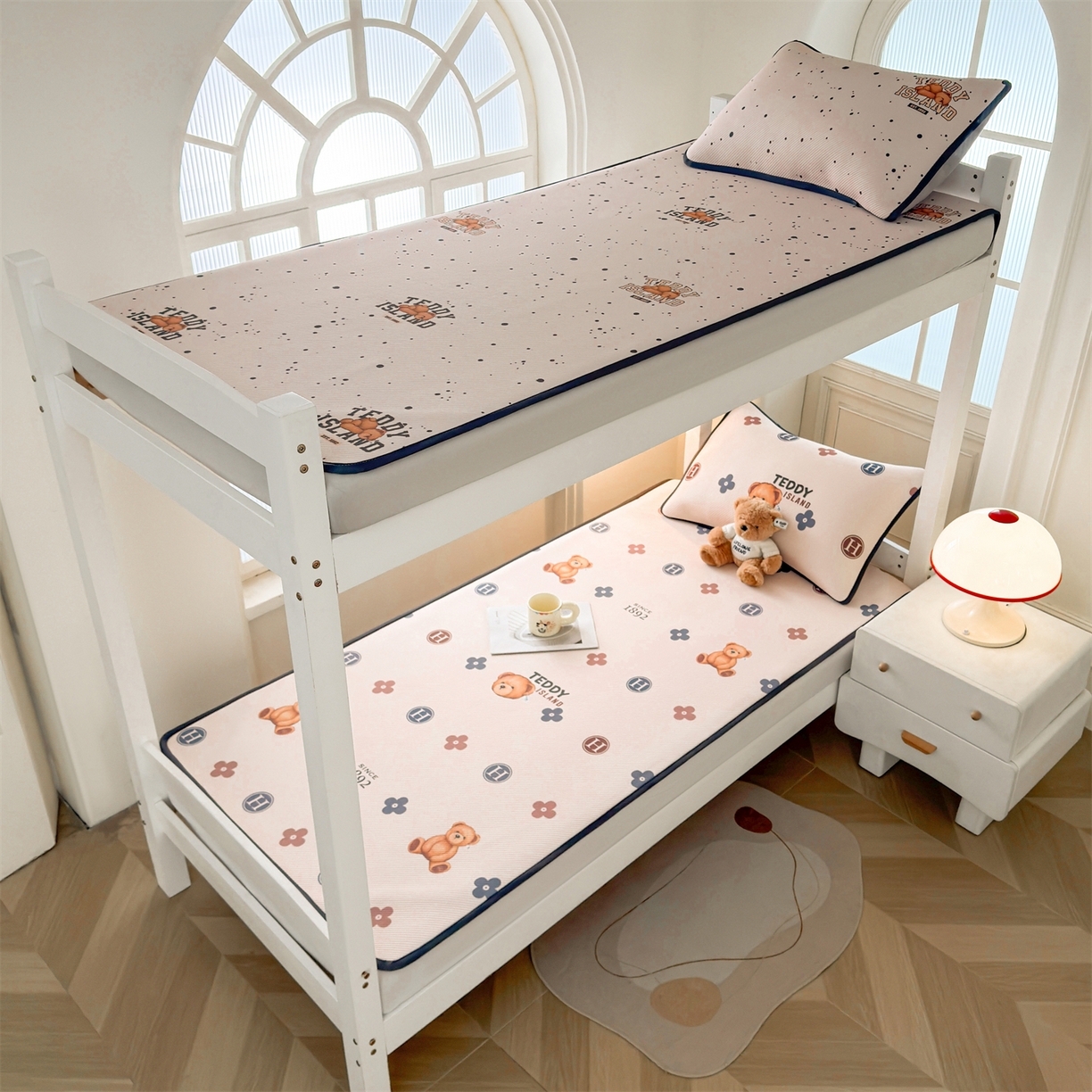 91家纺网 家纺一手货源 找家纺 慕木家纺 2026新款A类三明治复合冰丝席泰迪爱兰系列学生款（正版授权）（提供买家秀） 泰迪四叶草