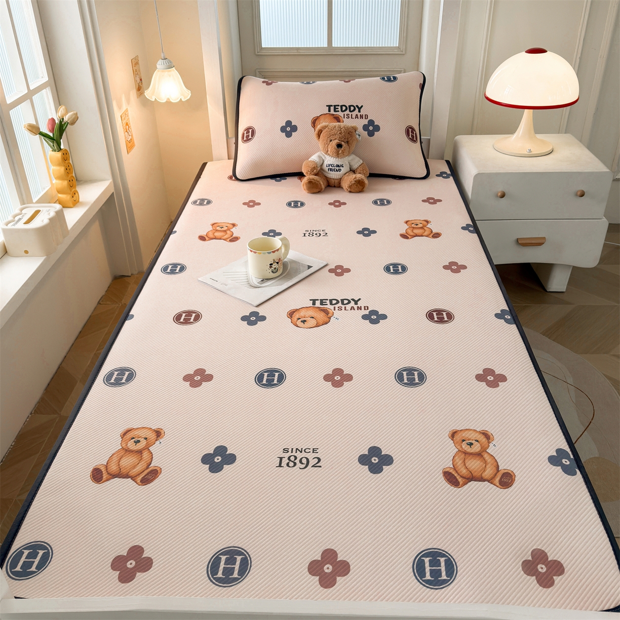 91家纺网 家纺一手货源 找家纺 慕木家纺 2026新款A类三明治复合冰丝席泰迪爱兰系列学生款（正版授权）（提供买家秀） 泰迪四叶草