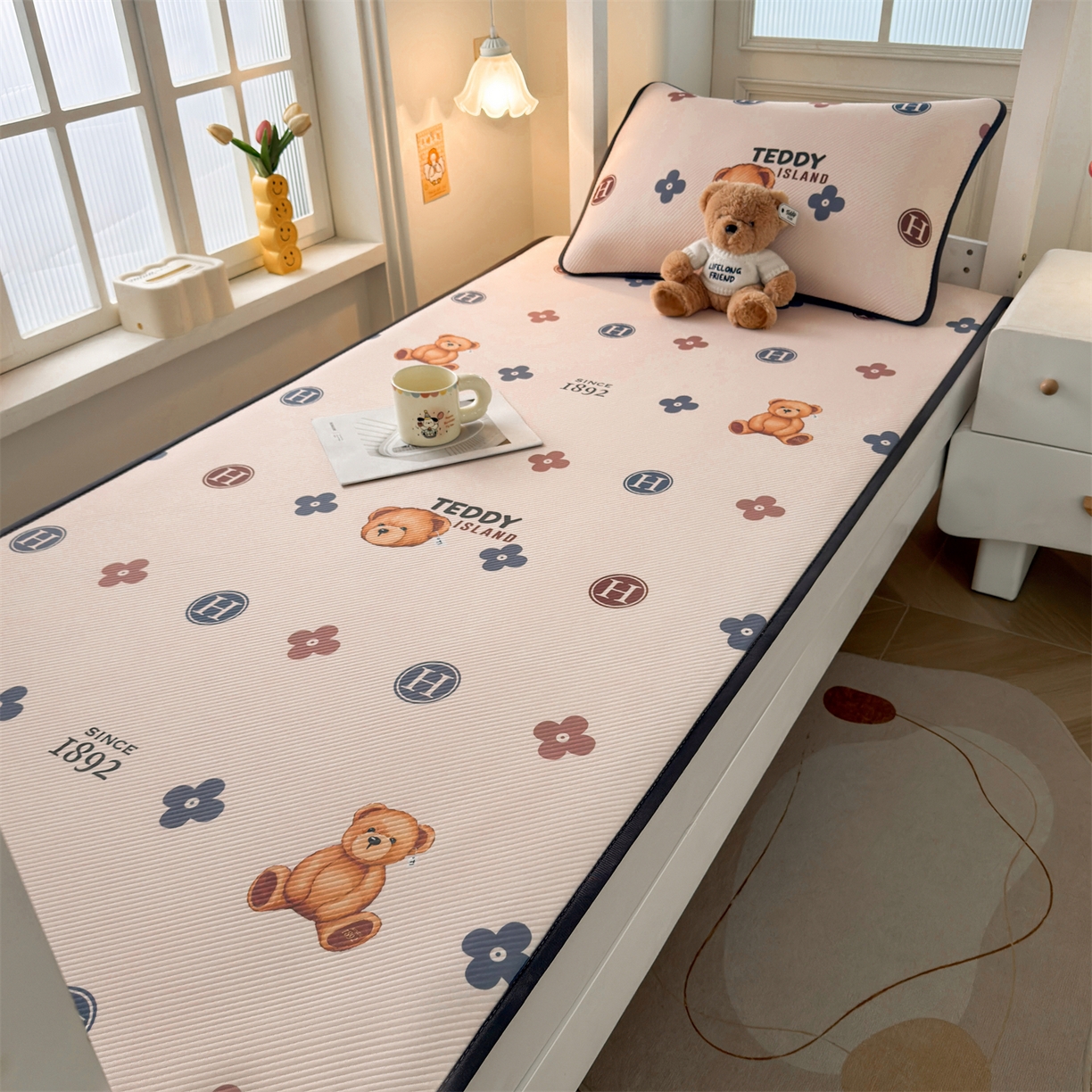 91家纺网 家纺一手货源 找家纺 慕木家纺 2026新款A类三明治复合冰丝席泰迪爱兰系列学生款（正版授权）（提供买家秀） 泰迪四叶草