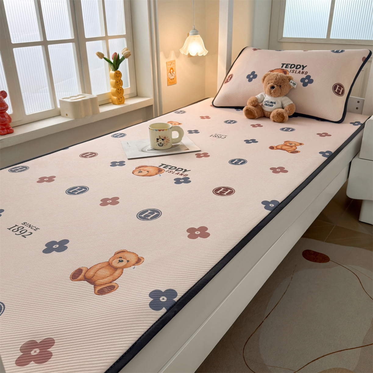 91家纺网 家纺一手货源 找家纺 慕木家纺 2026新款A类三明治复合冰丝席泰迪爱兰系列学生款（正版授权）（提供买家秀） 泰迪四叶草