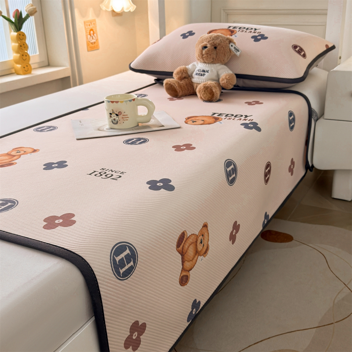 91家纺网 家纺一手货源 找家纺 慕木家纺 2026新款A类三明治复合冰丝席泰迪爱兰系列学生款（正版授权）（提供买家秀） 泰迪四叶草