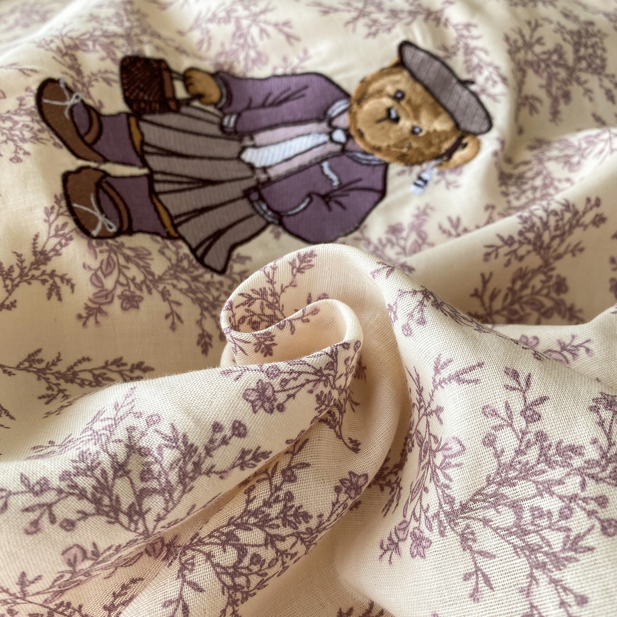 91家纺网 家纺一手货源 找家纺 尚品本色 2026新款全棉纯棉双层纱印花刺绣四件套 紫萱