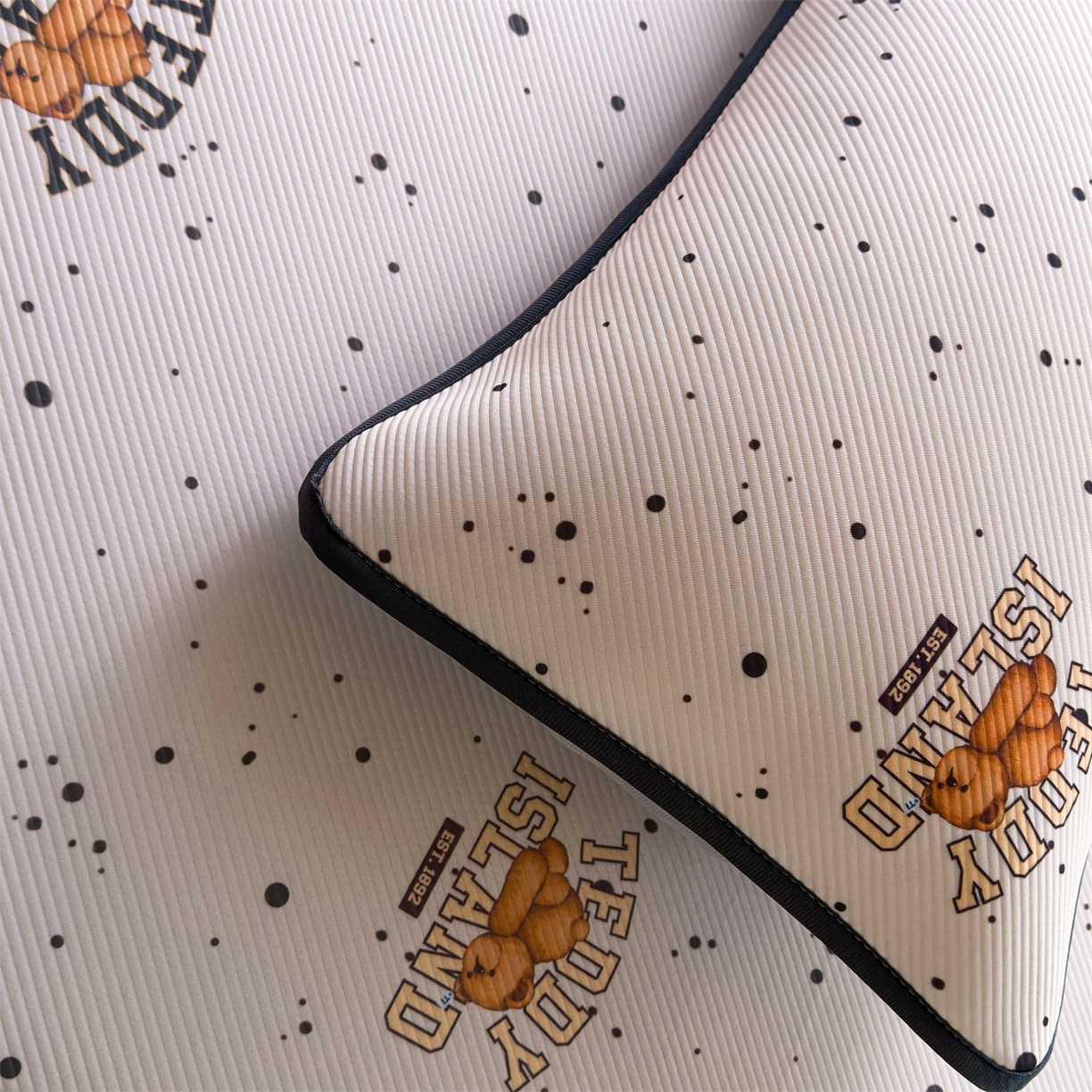 91家纺网 家纺一手货源 找家纺 慕木家纺 2026新款A类三明治复合冰丝席泰迪爱兰系列学生款（正版授权）（提供买家秀） 泰迪点点