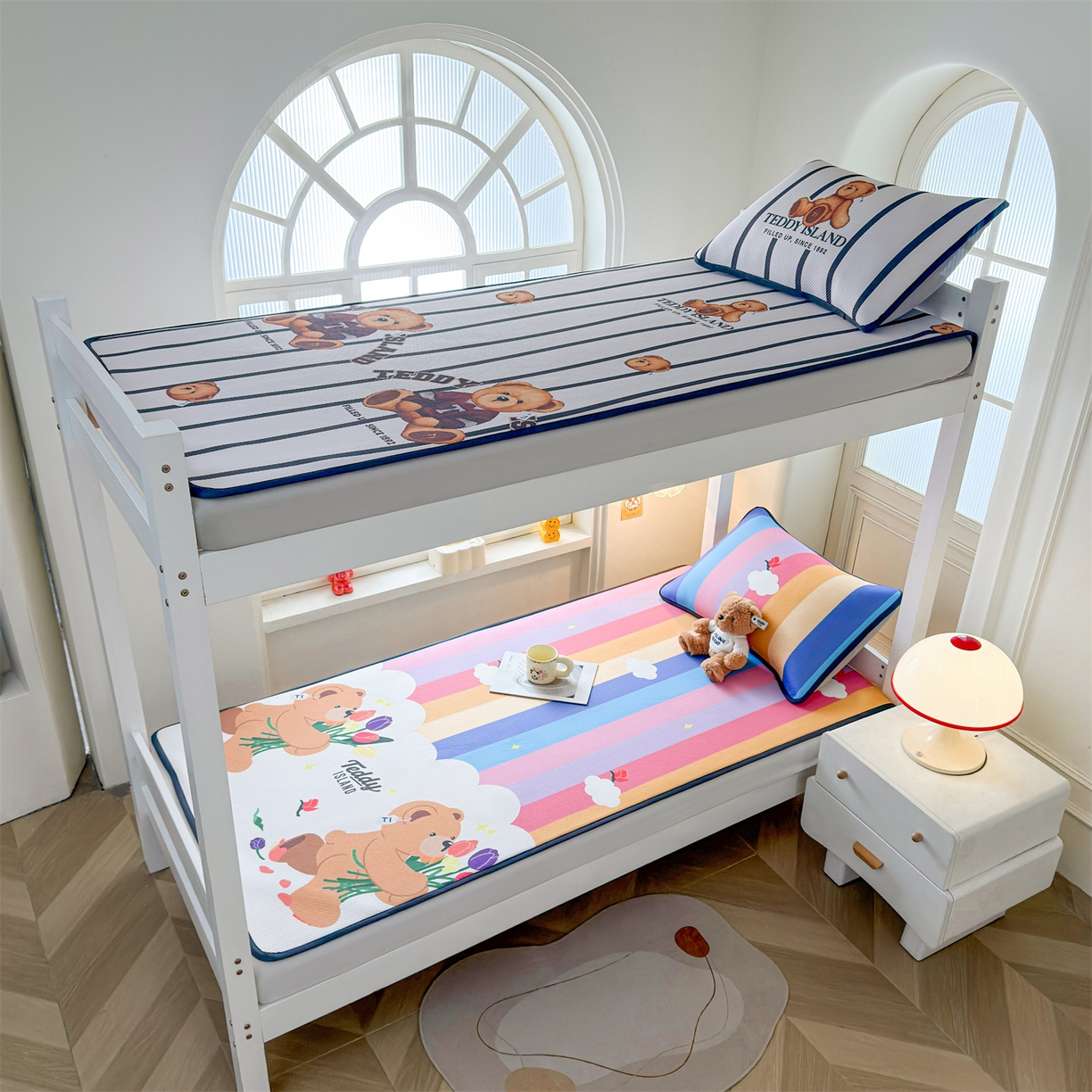 91家纺网 家纺一手货源 找家纺 慕木家纺 2026新款A类三明治复合冰丝席泰迪爱兰系列学生款（正版授权）（提供买家秀） 泰迪彩虹