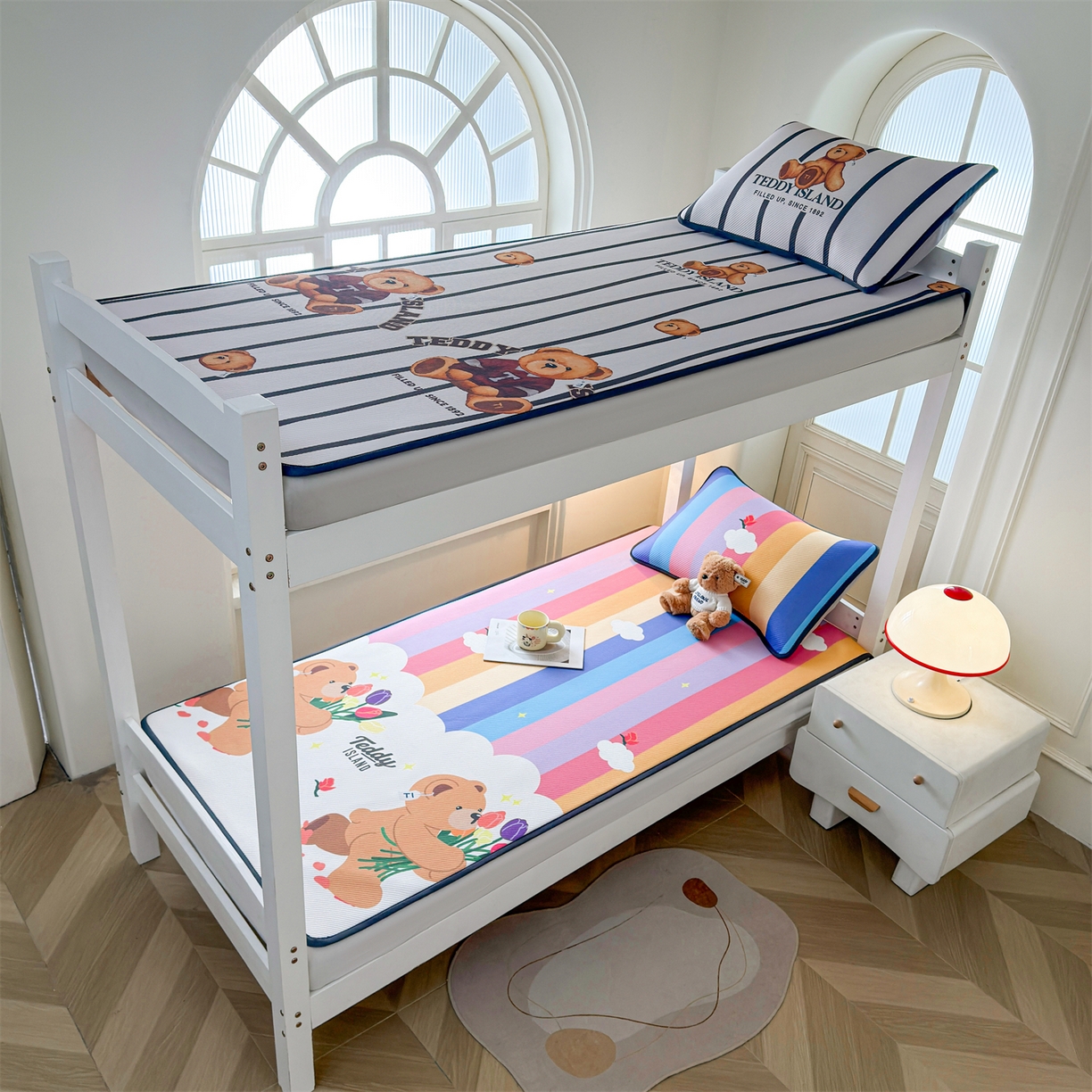 91家纺网 家纺一手货源 找家纺 慕木家纺 2026新款A类三明治复合冰丝席泰迪爱兰系列学生款（正版授权）（提供买家秀） 泰迪彩虹