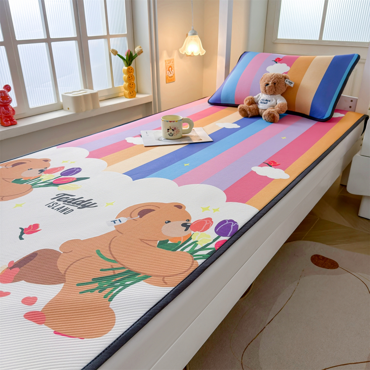 91家纺网 家纺一手货源 找家纺 慕木家纺 2026新款A类三明治复合冰丝席泰迪爱兰系列学生款（正版授权）（提供买家秀） 泰迪彩虹