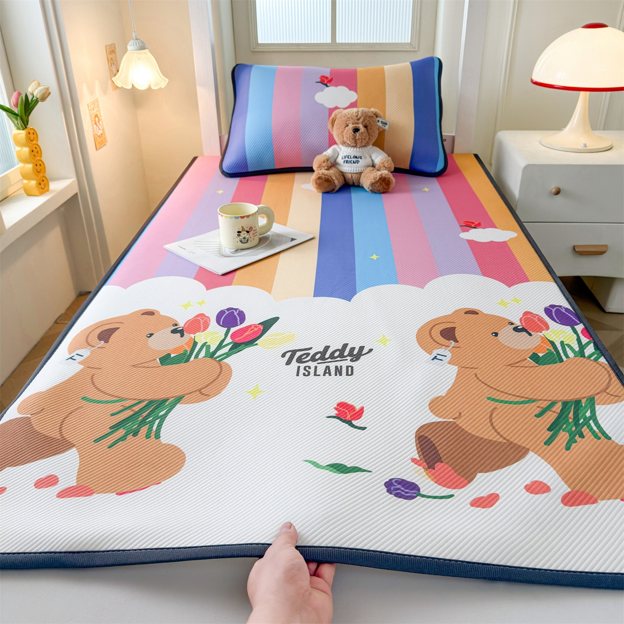 91家纺网 家纺一手货源 找家纺 慕木家纺 2026新款A类三明治复合冰丝席泰迪爱兰系列学生款（正版授权）（提供买家秀） 泰迪彩虹