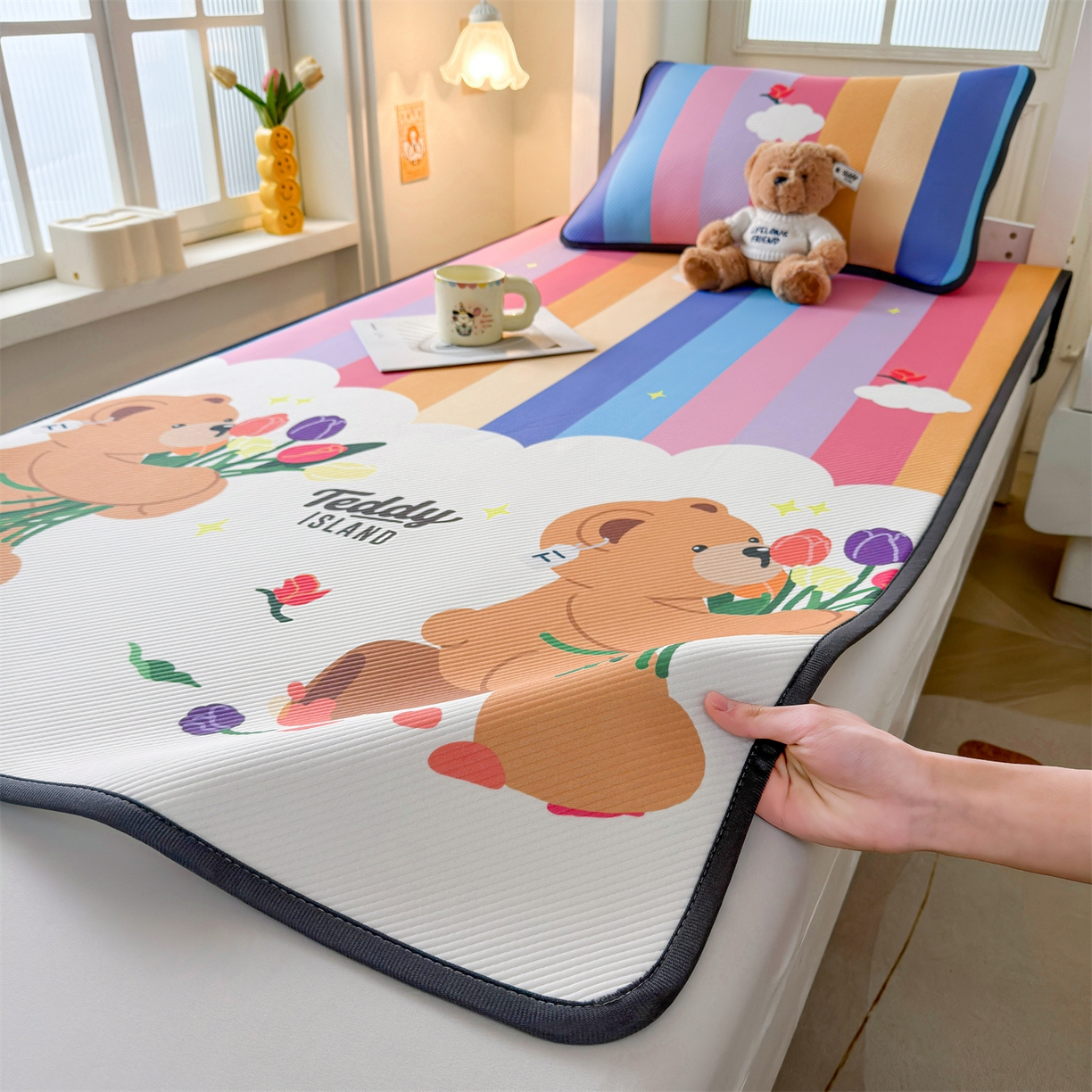 91家纺网 家纺一手货源 找家纺 慕木家纺 2026新款A类三明治复合冰丝席泰迪爱兰系列学生款（正版授权）（提供买家秀） 泰迪彩虹